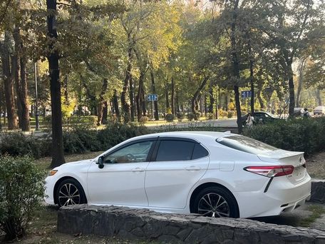 Toyota Camry, 2020 — photo 2
