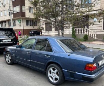 Mercedes-Benz W124, 1987 — photo 2