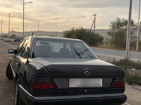 Mercedes-Benz W124, 1990 — фото 2