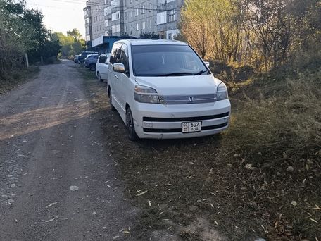 Toyota Voxy, 2003