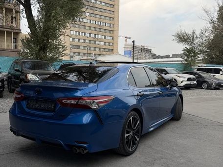 Toyota Camry, 2018 — 照片 2