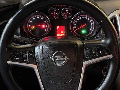 Opel Astra, 2010 — photo 9