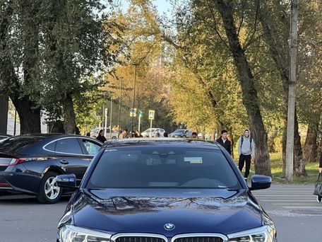 BMW 5 серии, 2019 — 照片 1