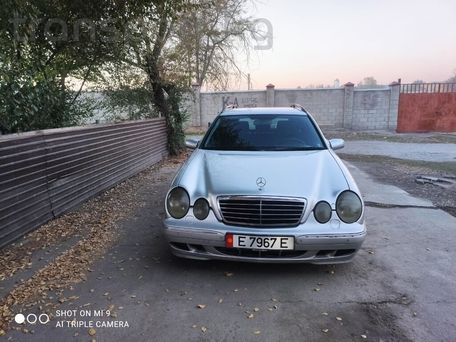 Mercedes-Benz E-Класс, 2001 — 照片 2