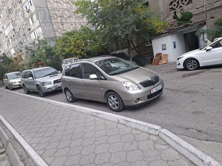 Toyota Corolla Verso, 2002 — 照片 1
