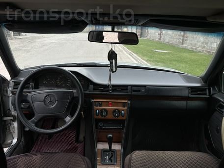 Mercedes-Benz W124, 1993 — photo 19