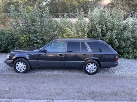 Mercedes-Benz E-Класс, 1993 — 照片 1