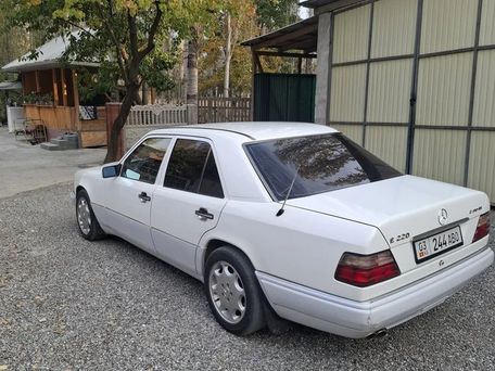 Mercedes-Benz E-Class, 1993 — 照片 1