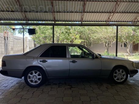 Mercedes-Benz W124, 1989 — сүрөт 8