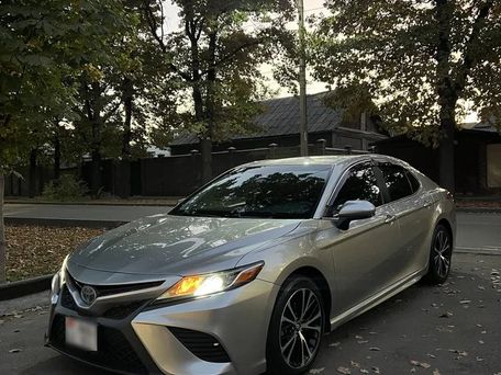 Toyota Camry, 2018 — photo 1