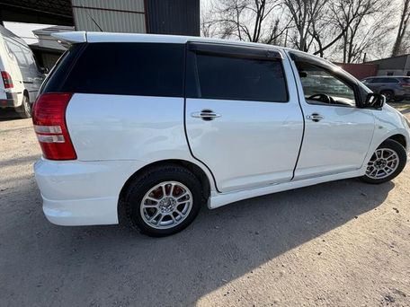 Toyota Wish, 2003