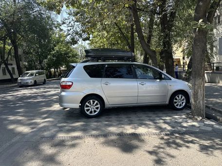 Toyota Avensis Verso, 2004 — 照片 8