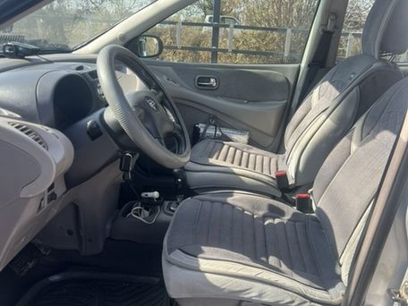 Nissan Almera Tino, 2000 — 照片 6