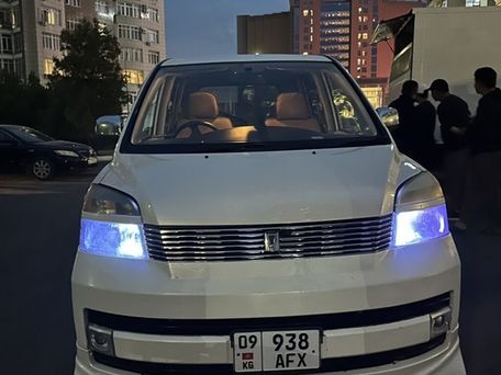 Toyota Voxy, 2002 — photo 8