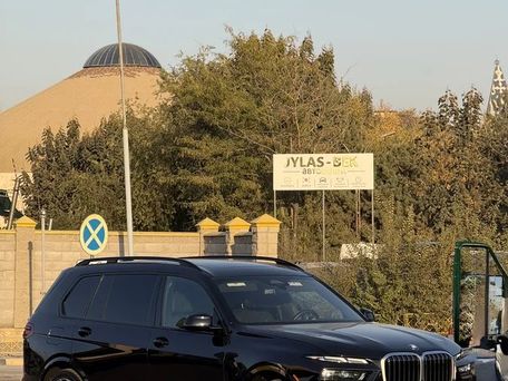 BMW X7, 2024 — photo 2