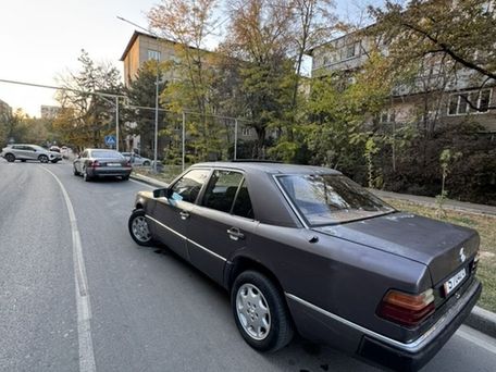 Mercedes-Benz W124, 1990 — photo 3
