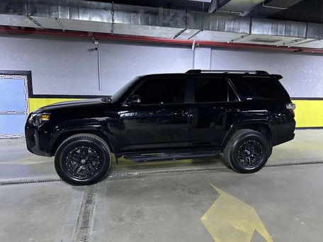Toyota 4Runner, 2018 — фото 1