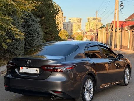Toyota Camry, 2018 — 照片 2