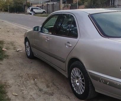 Mercedes-Benz E-Class, 2000 — photo 2