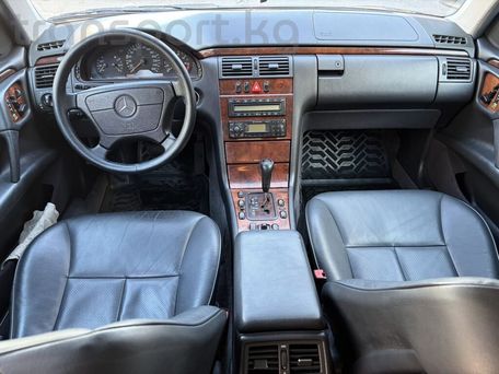 Mercedes-Benz E-Class, 2000 — сүрөт 8
