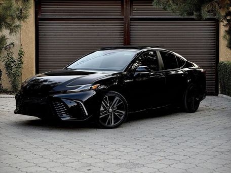 Toyota Camry, 2025 — 照片 1