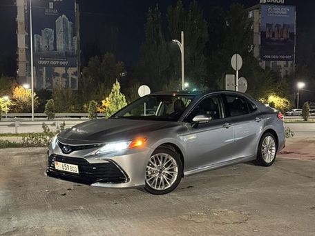 Toyota Camry, 2020 — photo 1