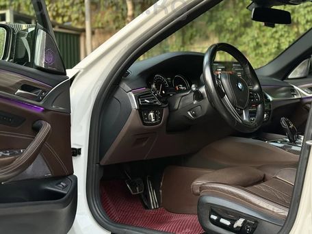BMW 5 серии, 2018 — 照片 7