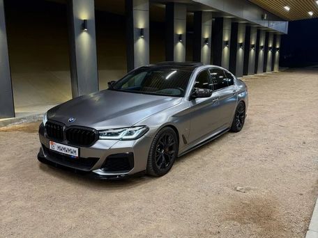 BMW 5 серии, 2022 — 照片 3