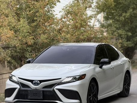 Toyota Camry, 2023 — фото 2