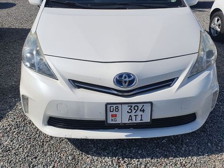 Toyota Prius v (+), 2013 — 照片 1
