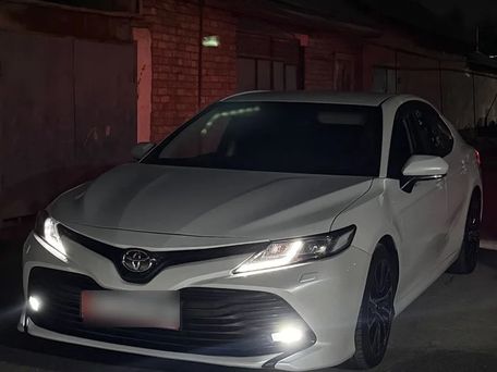 Toyota Camry, 2020 — фото 1