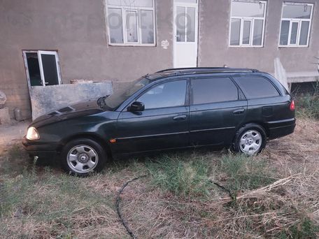 Toyota Avensis, 2001