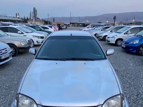 Toyota Avensis, 2001