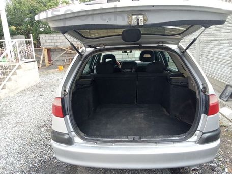 Toyota Avensis, 2001