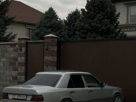 Mercedes-Benz W124, 1993 — photo 11