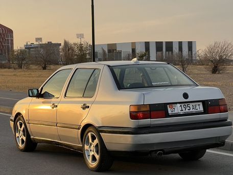 Volkswagen Vento, 1993 — 照片 9