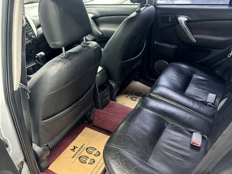 Toyota RAV4, 2004 — сүрөт 5
