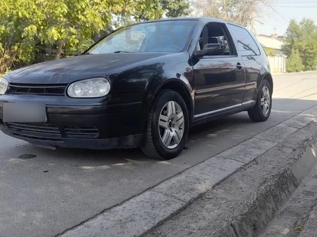 Volkswagen Golf, 2024