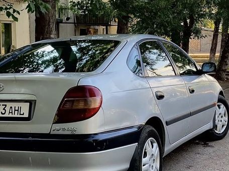 Toyota Avensis, 2002 — фото 1