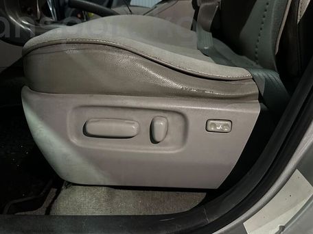 Toyota RAV4, 2011 — photo 8