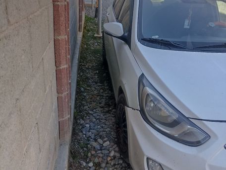 Hyundai Accent, 2011 — 照片 3