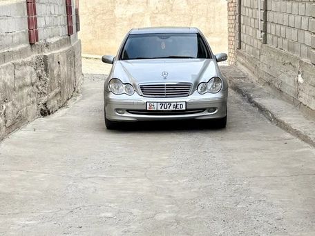 Mercedes-Benz C-Класс, 2004 — 照片 3