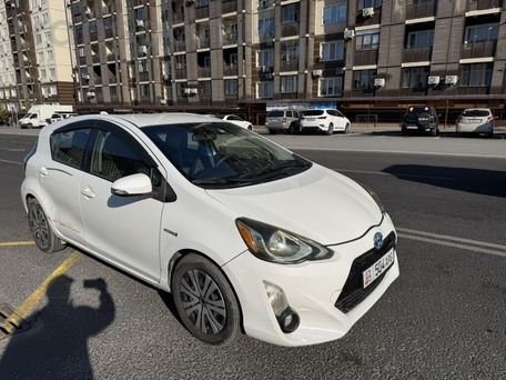Toyota Prius c, 2016 — фото 7