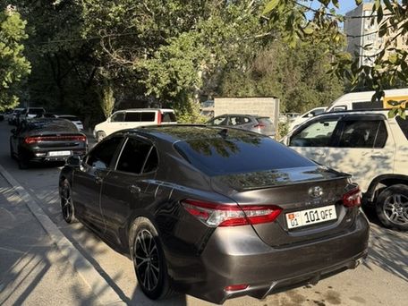 Toyota Camry, 2020 — photo 2