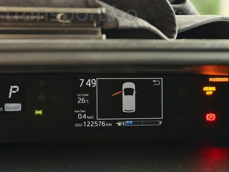 Toyota Prius, 2018 — фото 10