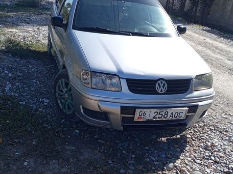 Volkswagen Polo, 2000 — 照片 1