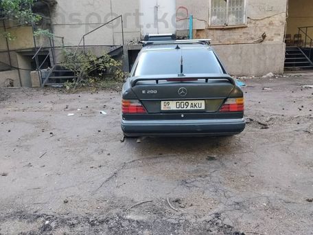 Mercedes-Benz W124, 1990
