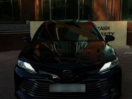Toyota Camry, 2019 — фото 1
