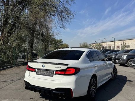 BMW 5 серии, 2018 — 照片 2