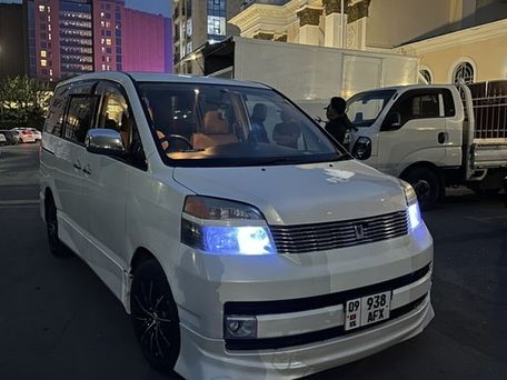 Toyota Voxy, 2002 — photo 7